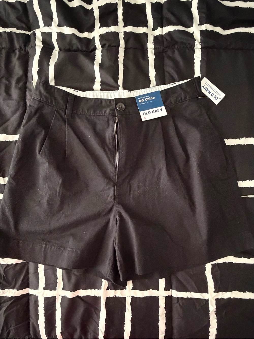 Old Navy Black Women's OG Chino Bermuda Shorts